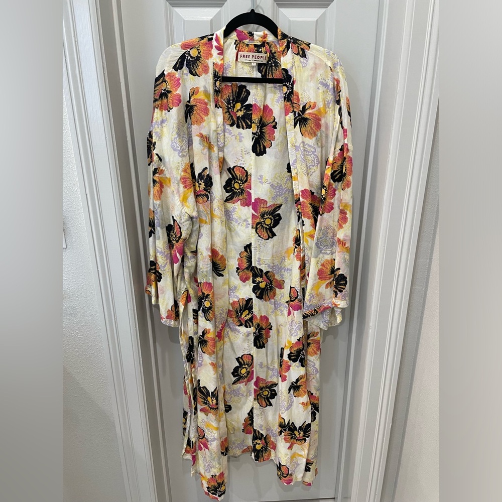 Free People Floral Duster Kimono in Cream, Black, Pink, Yellow size Small